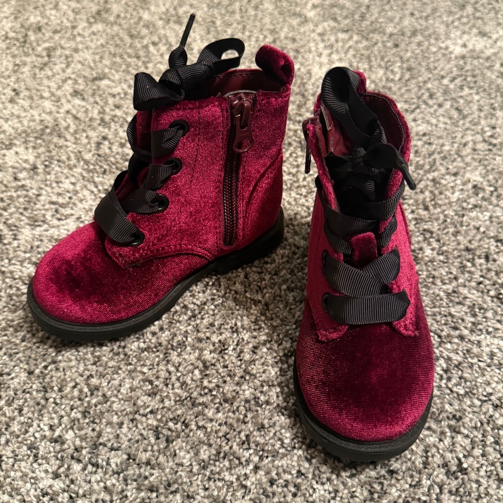 Like New Cat & Jack burgundy black velvour toddler baby girl combat boot sz 6